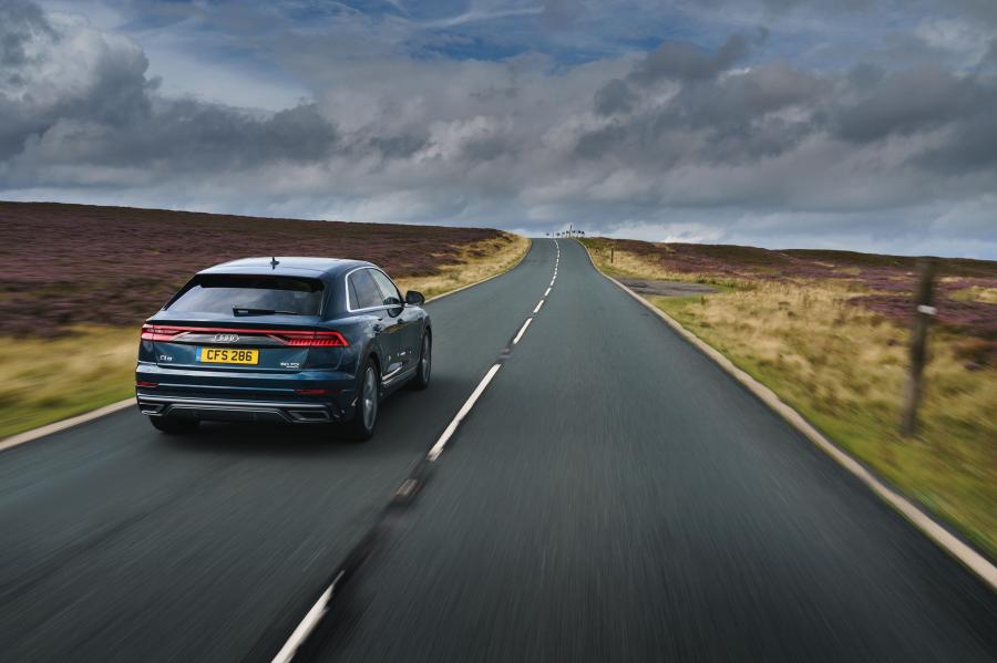  Audi Q8 50 TDI Quattro S-Line 2018 года  (UK) (фото 6 из 27)